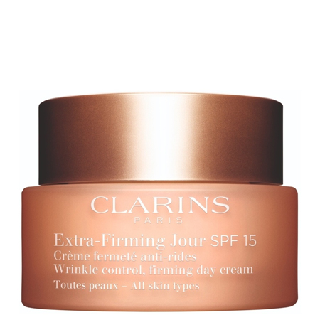 Clarins Extra Firming Jour Wrinkle Control Firming Day Cream All Skin Types 50 ml ครีมฟื้นฟูผิวในตอนกลางวัน สำหรับทุกสภาพผิว ลดเลือนริ้วรอย ยกกระชับ มอบผิวเปล่งปลั่งกระจ่างใส อ่อนเยาว์ ปรับสีผิวให้ดูสม่ำเสมอ เรียบเนียน เติมความชุ่มชื้นให้ผิวอย่างล้ำลึก เนื้อสัมผัสที่บางเบา ซึมซาบไว ถึงขีดสุด